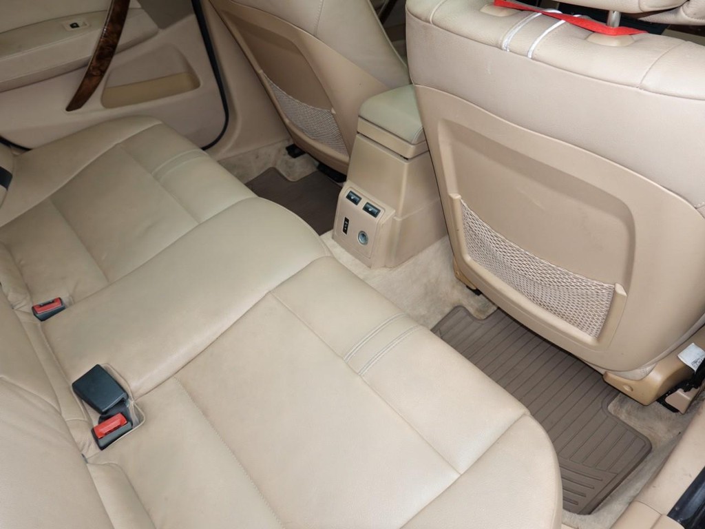 BMW X3 Vehicle Full-screen Gallery Image 24