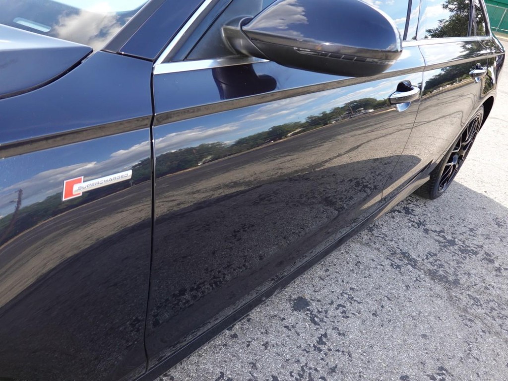 Audi A6 Vehicle Full-screen Gallery Image 10