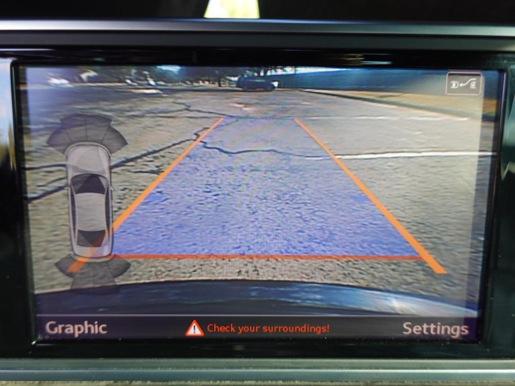 Audi A6 Vehicle Full-screen Gallery Image 15