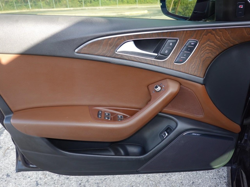 Audi A6 Vehicle Full-screen Gallery Image 19