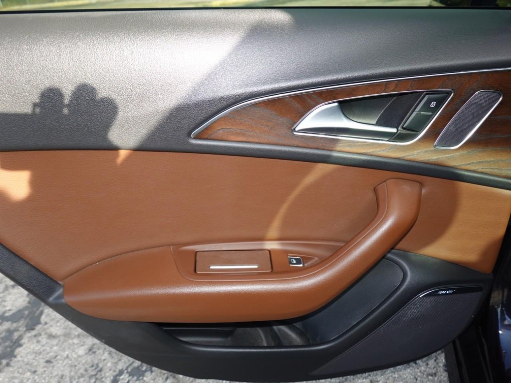 Audi A6 Vehicle Full-screen Gallery Image 22