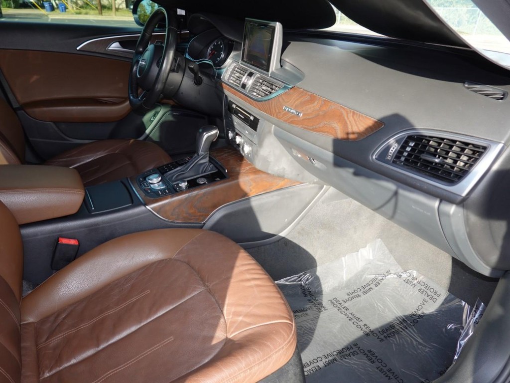 Audi A6 Vehicle Full-screen Gallery Image 23