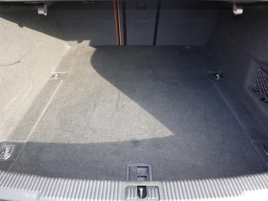 Audi A6 Vehicle Full-screen Gallery Image 28