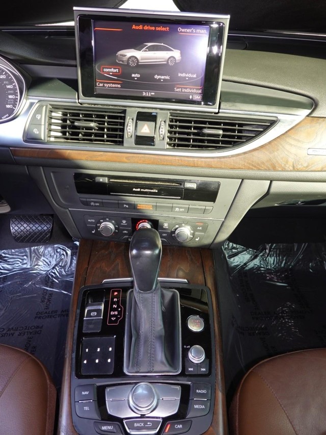 Audi A6 Vehicle Full-screen Gallery Image 14