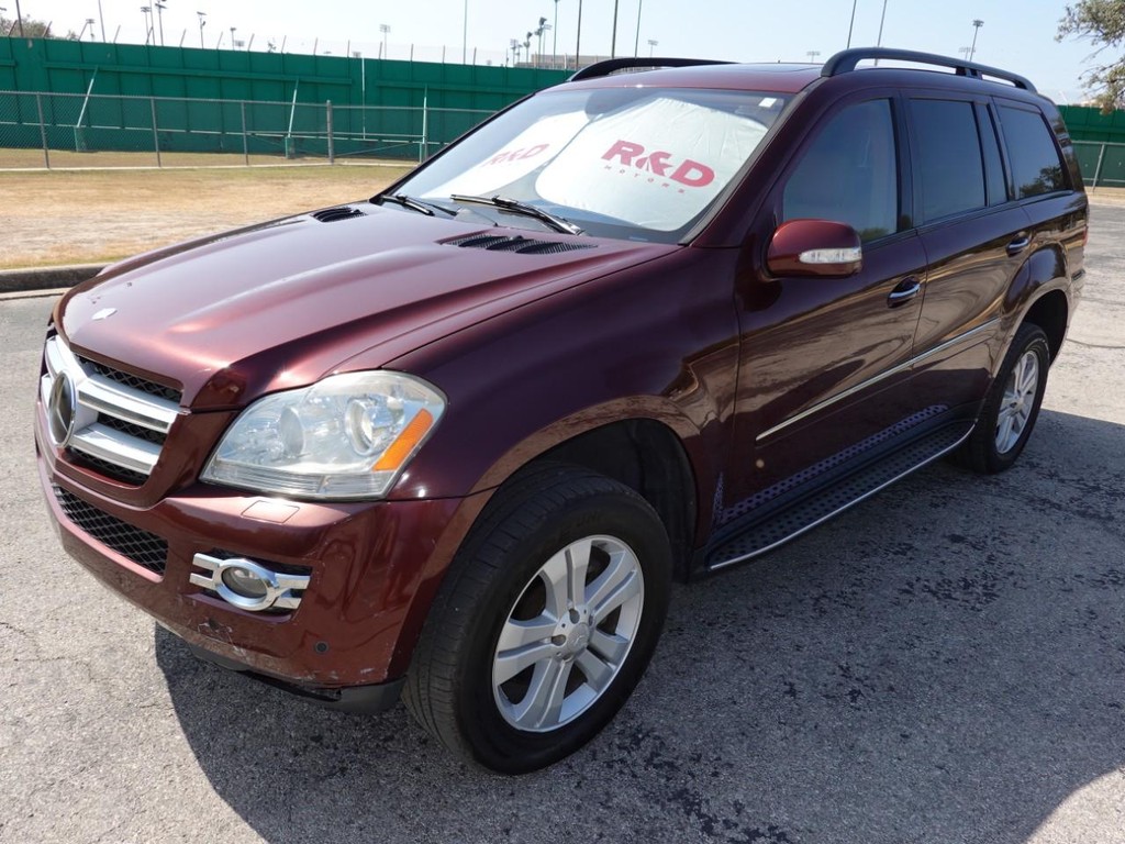 Mercedes-Benz GL-Class Vehicle Full-screen Gallery Image 03