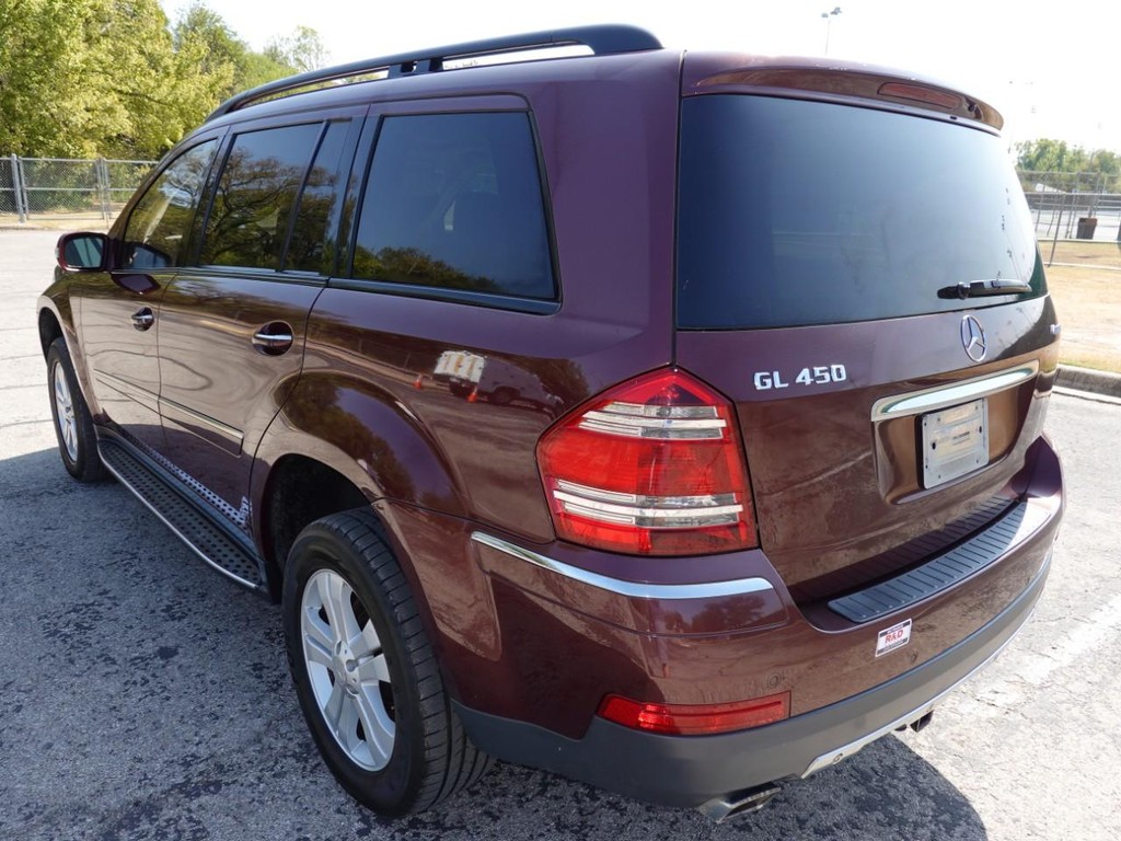 Mercedes-Benz GL-Class Vehicle Full-screen Gallery Image 05