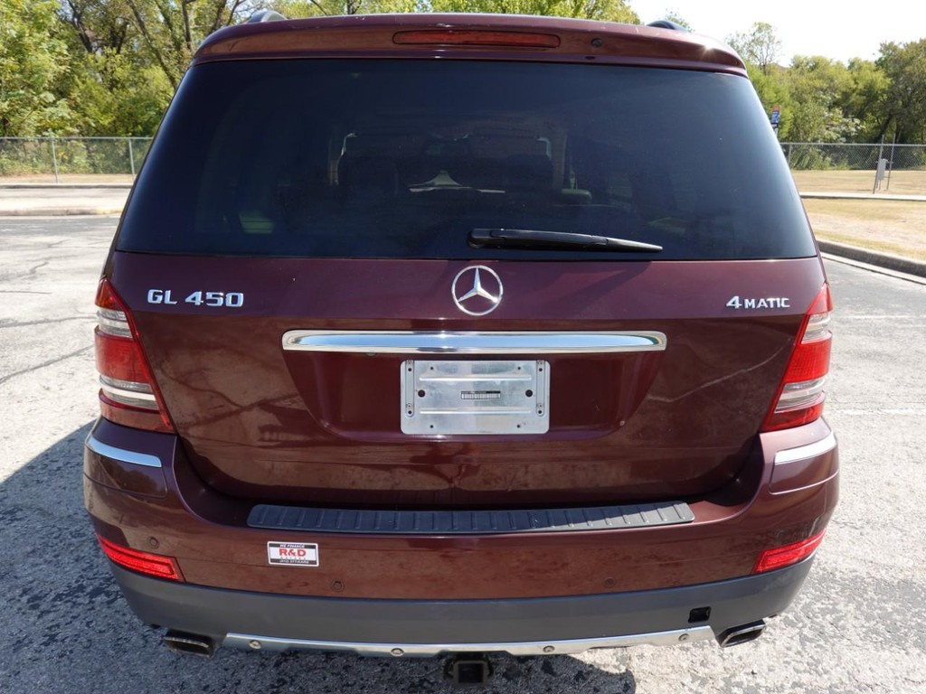 Mercedes-Benz GL-Class Vehicle Full-screen Gallery Image 06