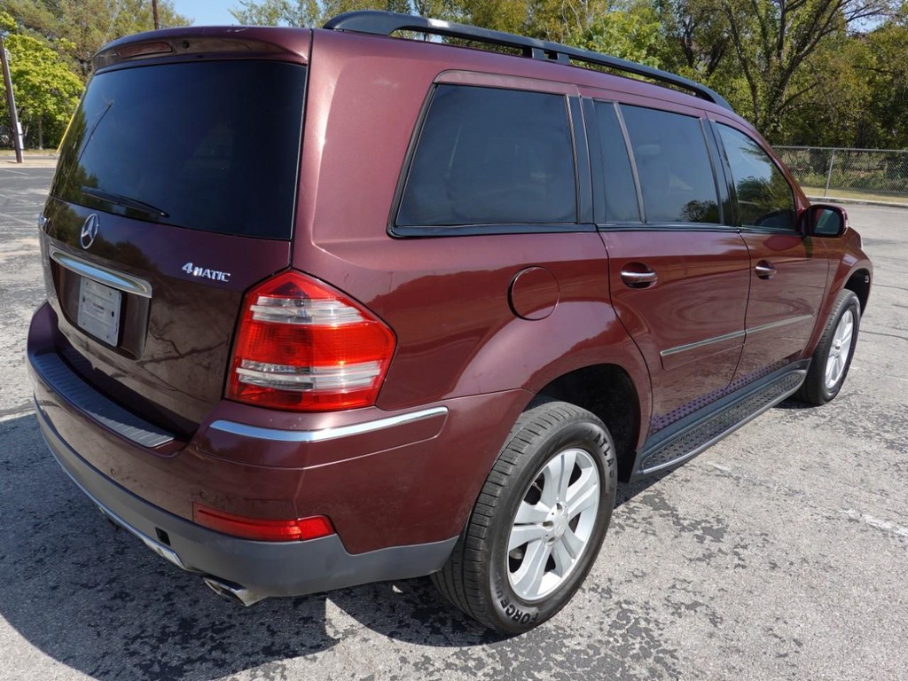 Mercedes-Benz GL-Class Vehicle Full-screen Gallery Image 07