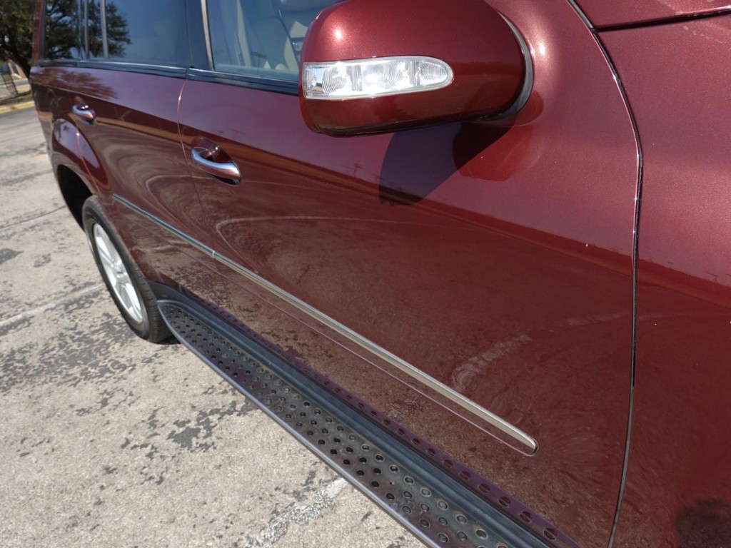 Mercedes-Benz GL-Class Vehicle Full-screen Gallery Image 11