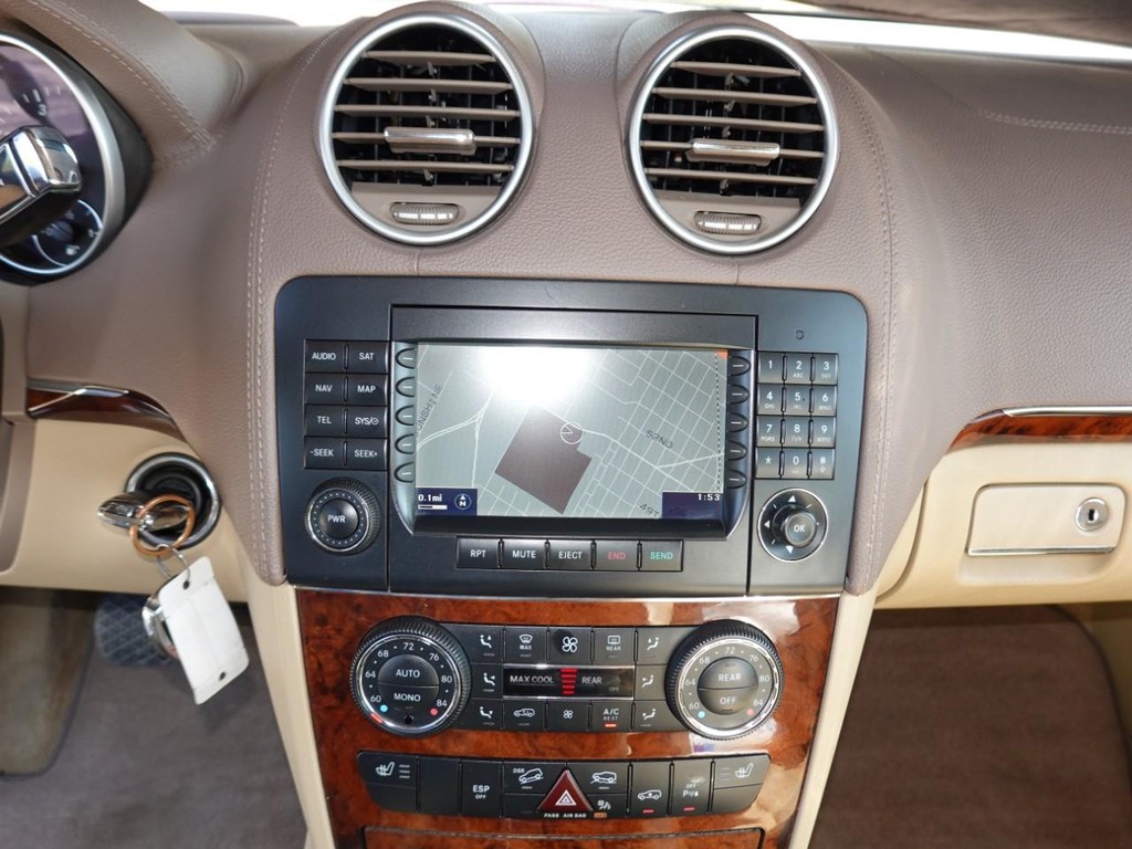 Mercedes-Benz GL-Class Vehicle Full-screen Gallery Image 13