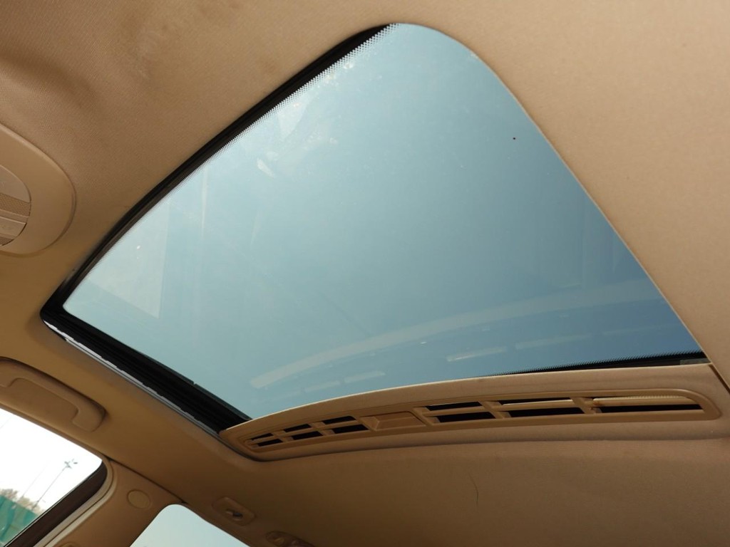 Mercedes-Benz GL-Class Vehicle Full-screen Gallery Image 16