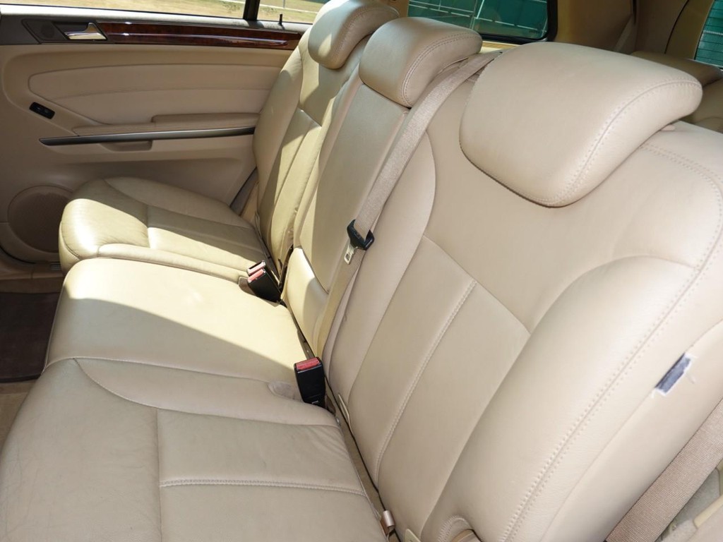 Mercedes-Benz GL-Class Vehicle Full-screen Gallery Image 19