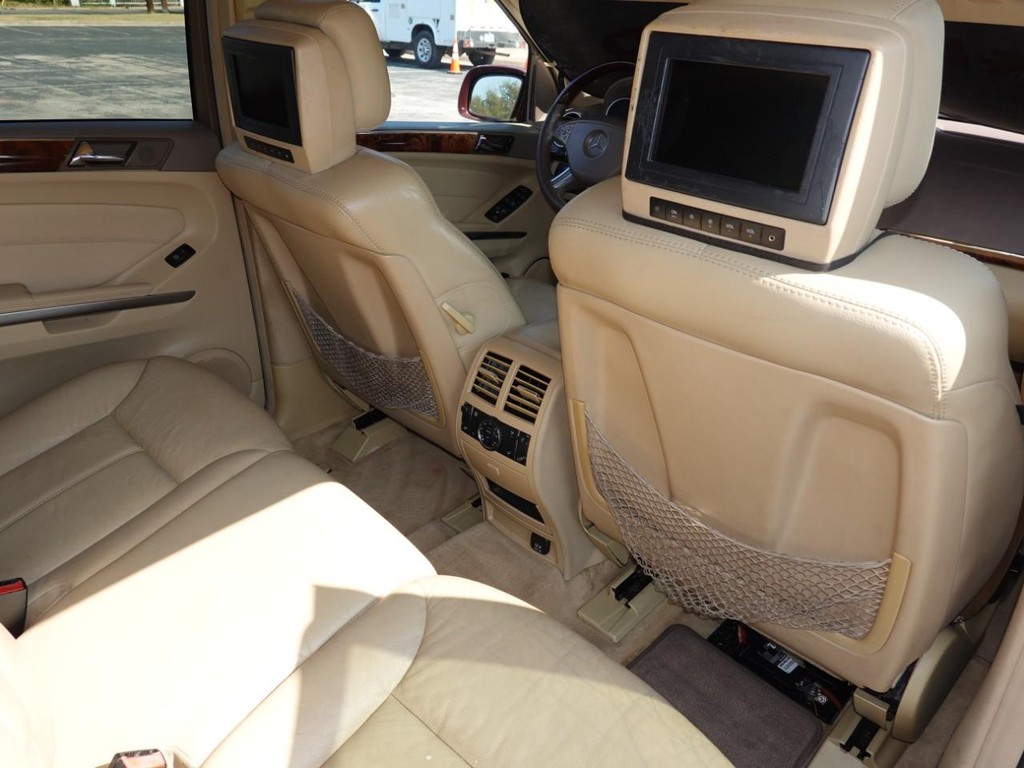 Mercedes-Benz GL-Class Vehicle Full-screen Gallery Image 25