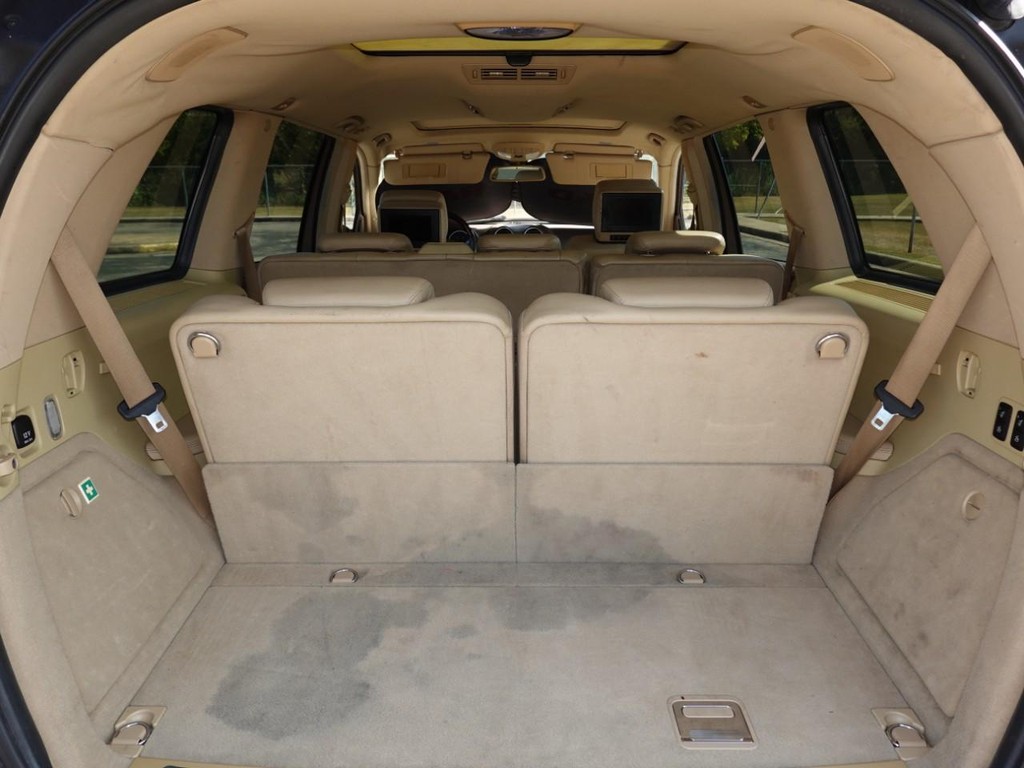 Mercedes-Benz GL-Class Vehicle Full-screen Gallery Image 27