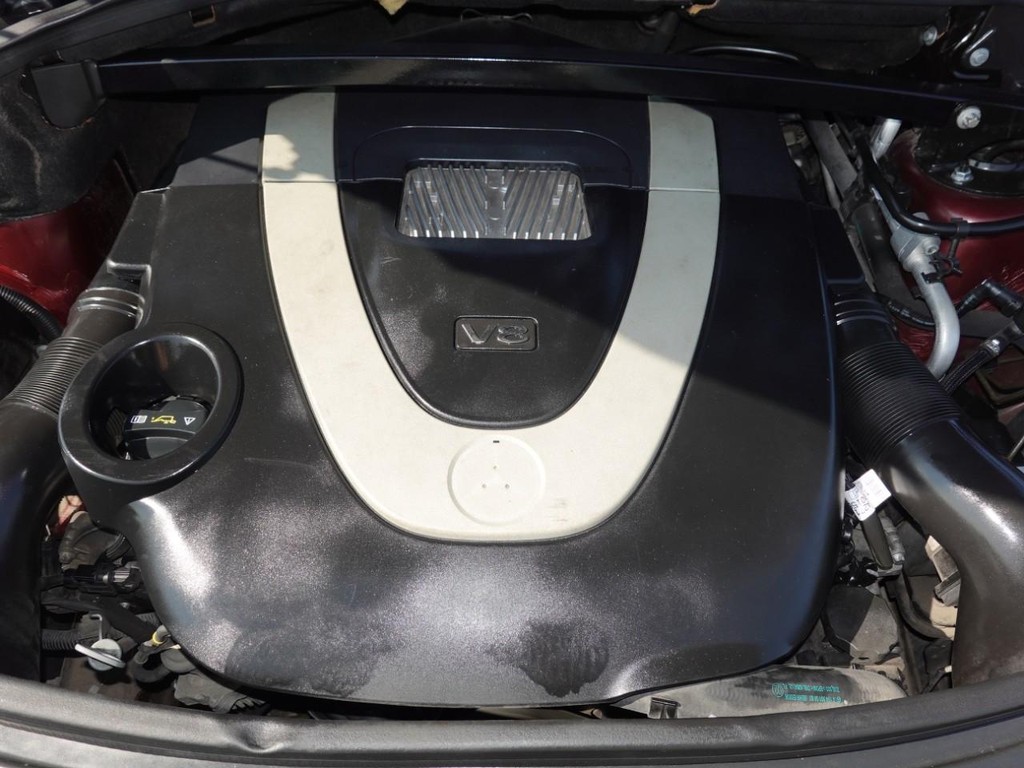 Mercedes-Benz GL-Class Vehicle Full-screen Gallery Image 29
