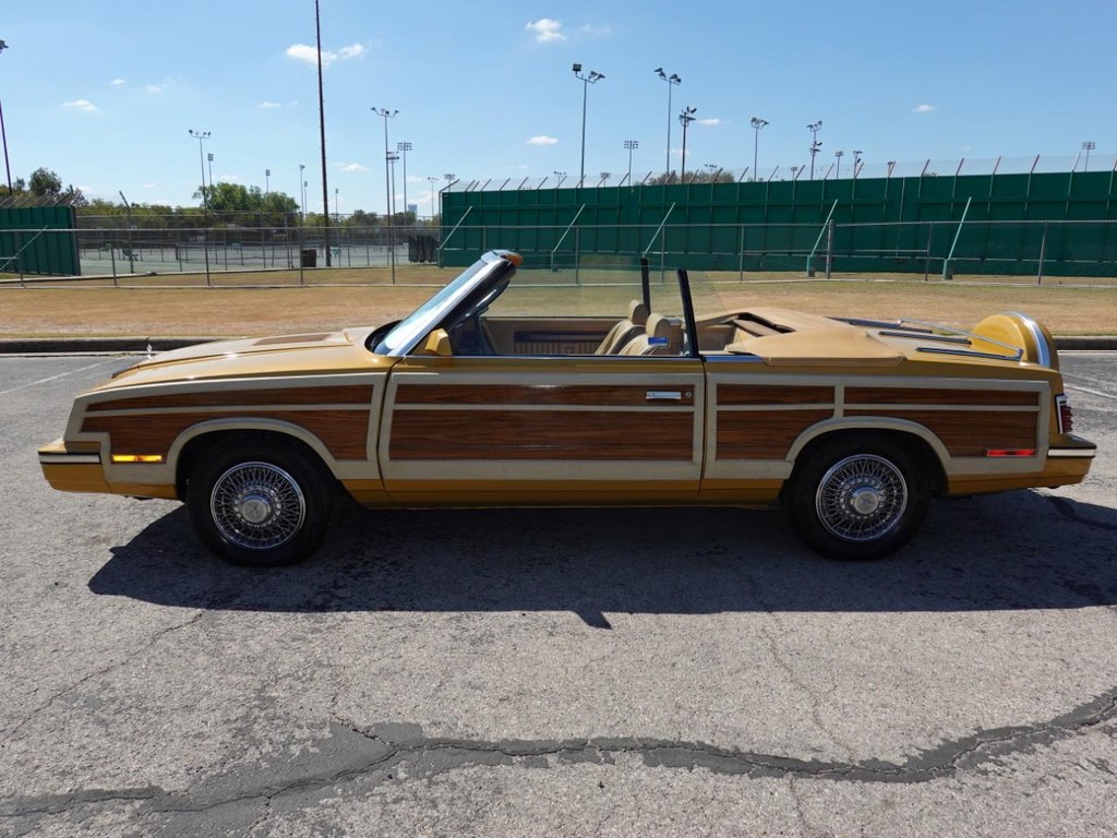 Chrysler Lebaron Vehicle Full-screen Gallery Image 04