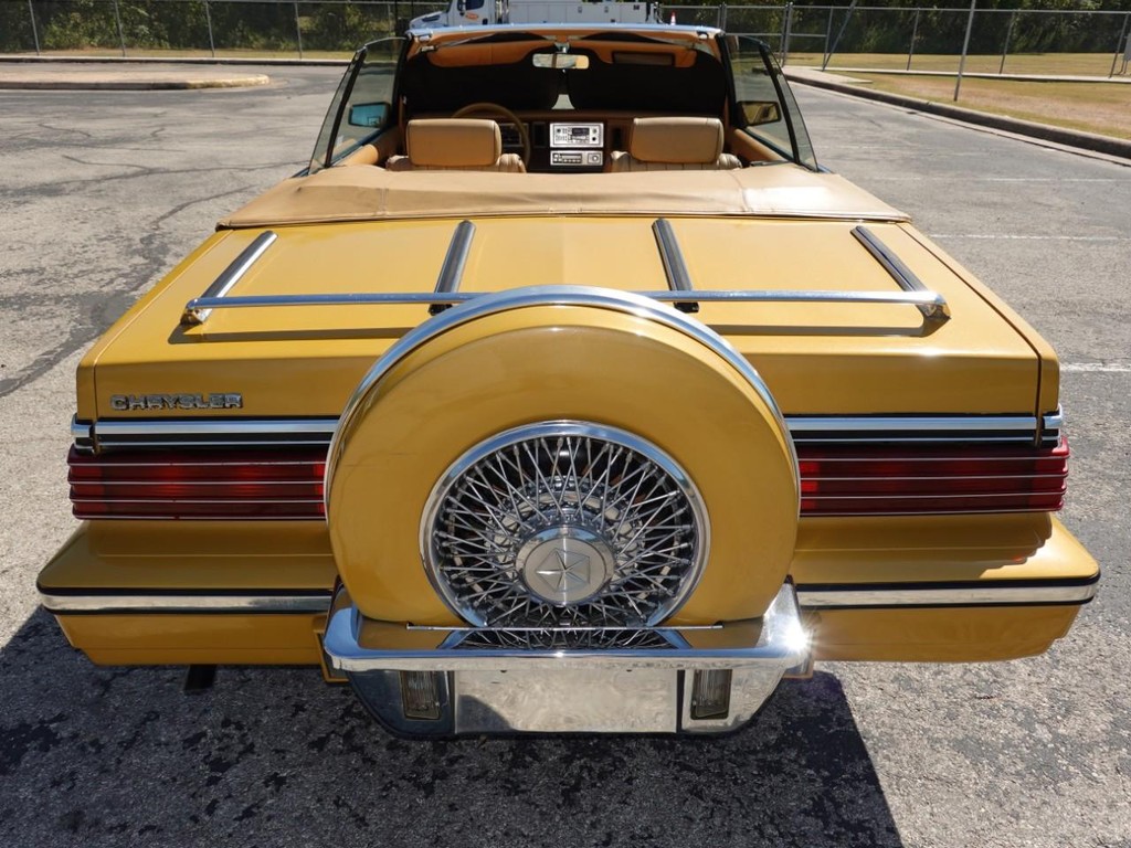Chrysler Lebaron Vehicle Full-screen Gallery Image 06