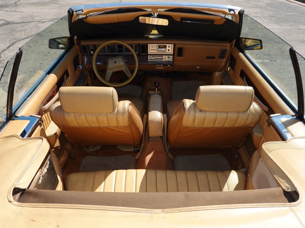 Chrysler Lebaron Vehicle Full-screen Gallery Image 07