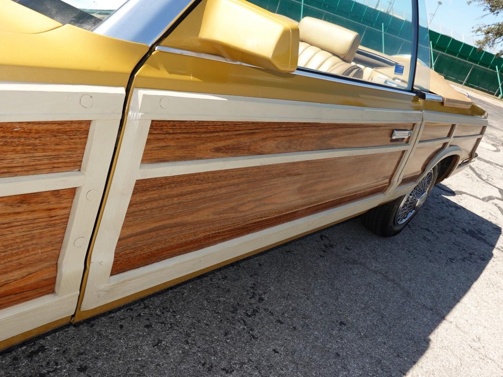 Chrysler Lebaron Vehicle Full-screen Gallery Image 13