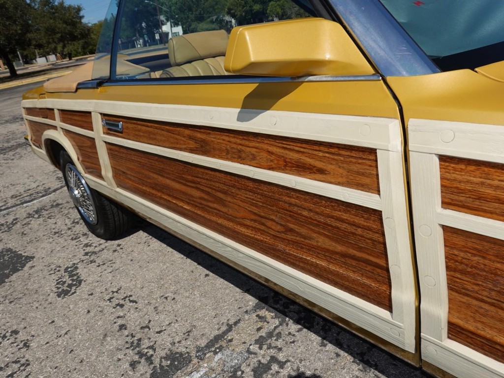 Chrysler Lebaron Vehicle Full-screen Gallery Image 14