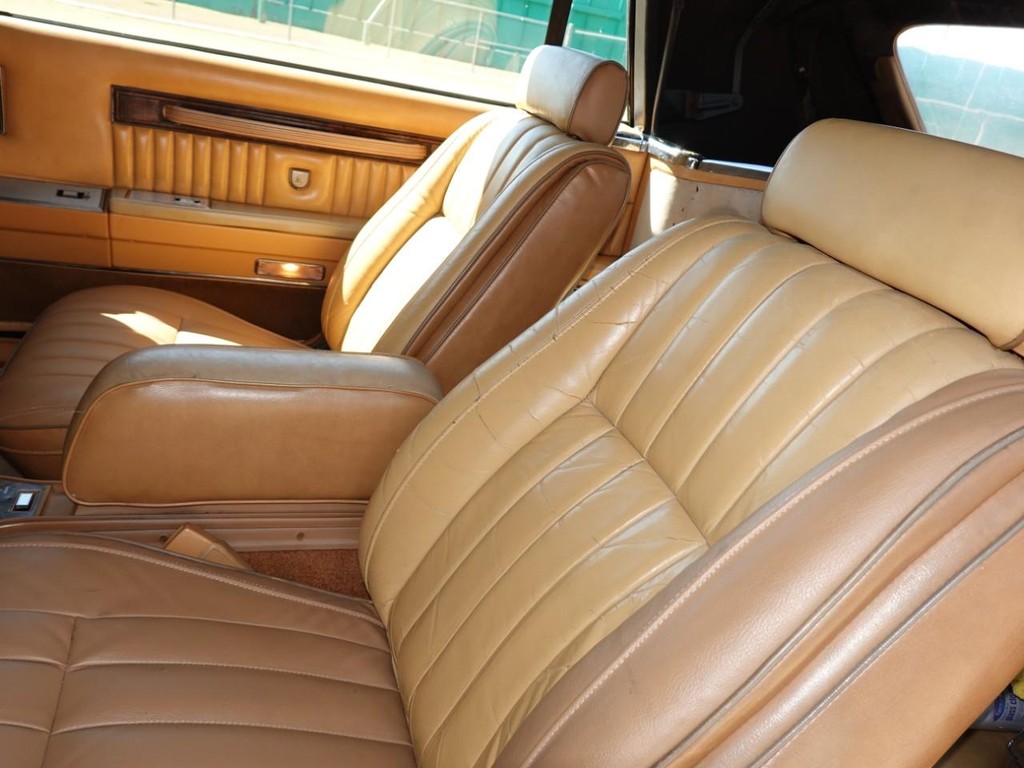 Chrysler Lebaron Vehicle Full-screen Gallery Image 19