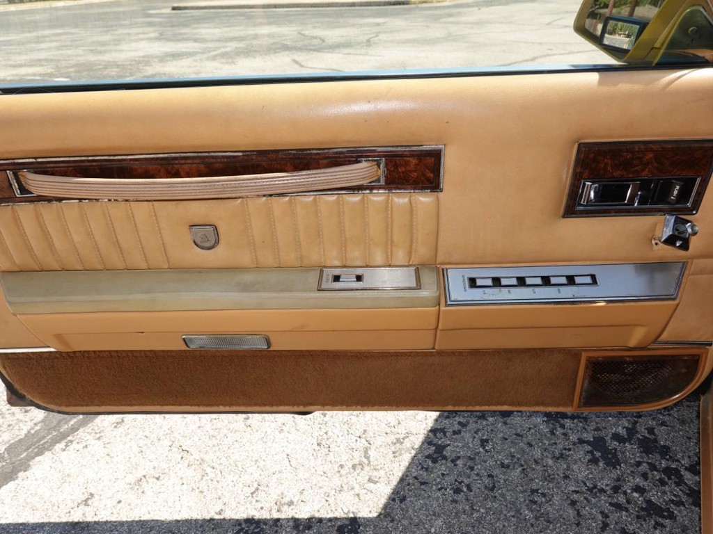 Chrysler Lebaron Vehicle Full-screen Gallery Image 21