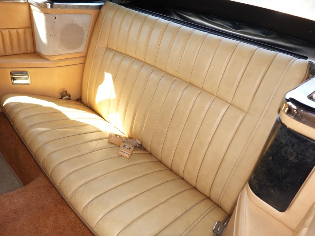 Chrysler Lebaron Vehicle Full-screen Gallery Image 22