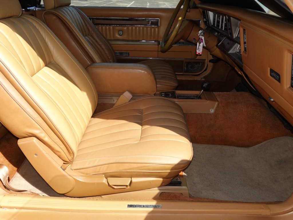 Chrysler Lebaron Vehicle Full-screen Gallery Image 24