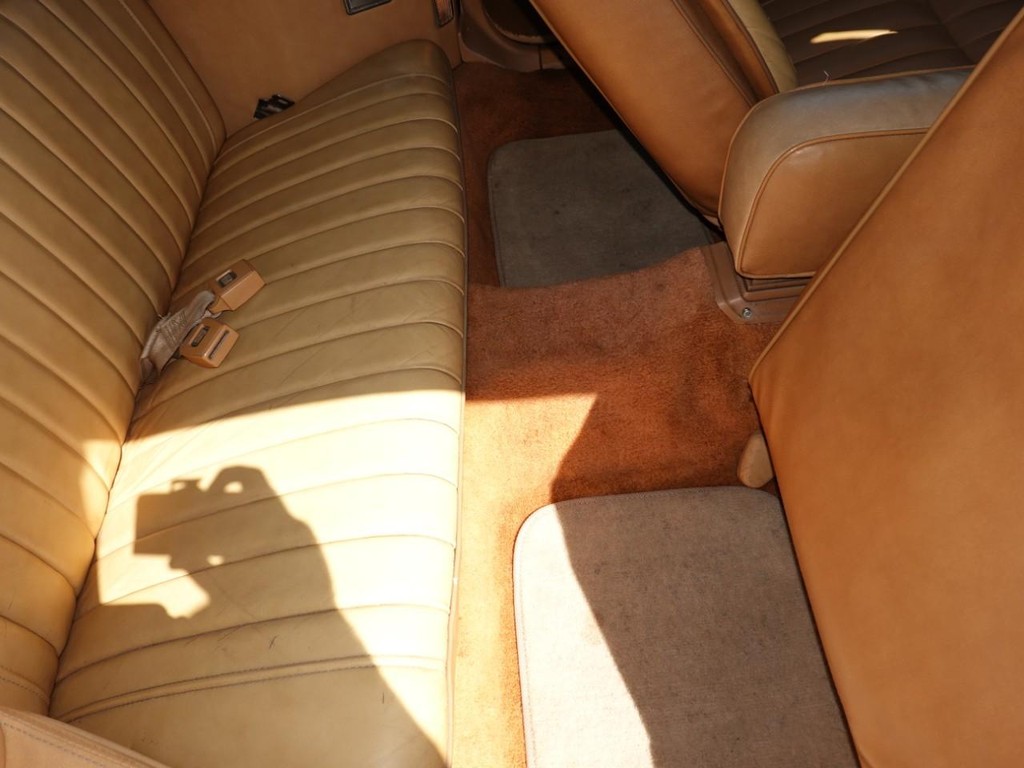 Chrysler Lebaron Vehicle Full-screen Gallery Image 26