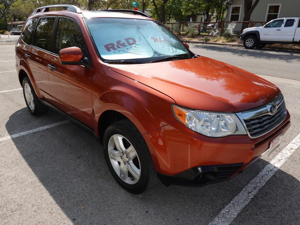 Subaru Forester Vehicle Full-screen Gallery Image 01