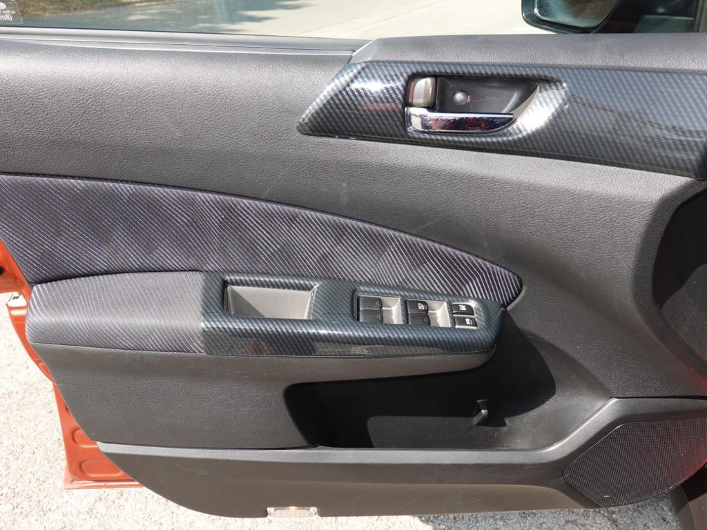 Subaru Forester Vehicle Full-screen Gallery Image 17