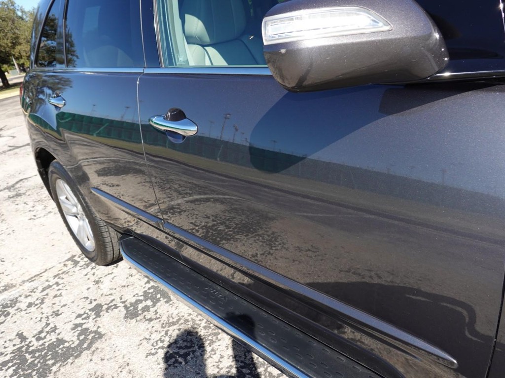 Acura MDX Vehicle Full-screen Gallery Image 11