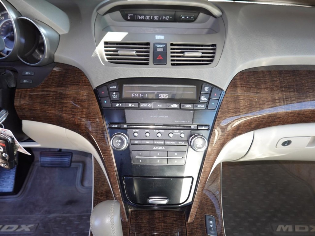 Acura MDX Vehicle Full-screen Gallery Image 14