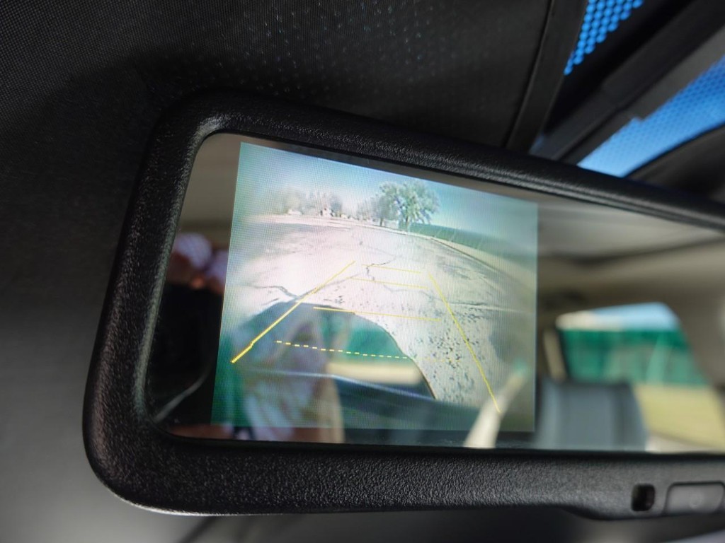 Acura MDX Vehicle Full-screen Gallery Image 15