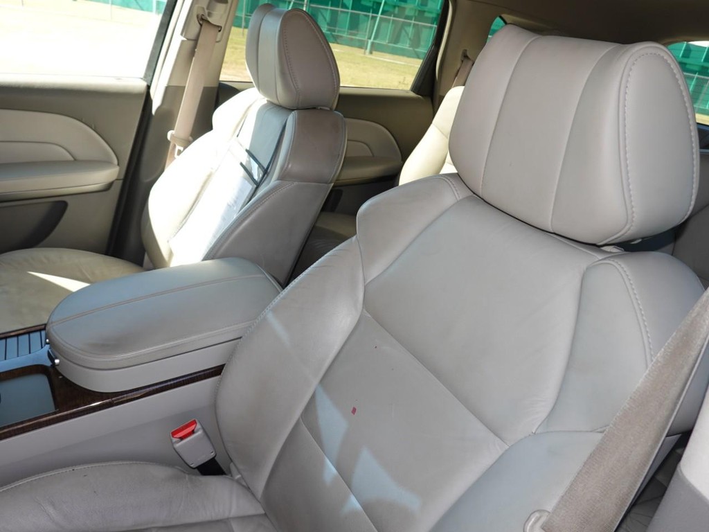 Acura MDX Vehicle Full-screen Gallery Image 16