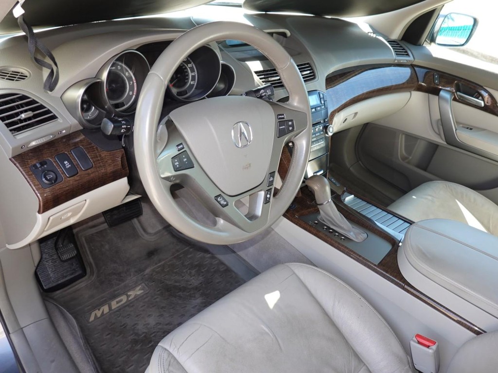 Acura MDX Vehicle Full-screen Gallery Image 18