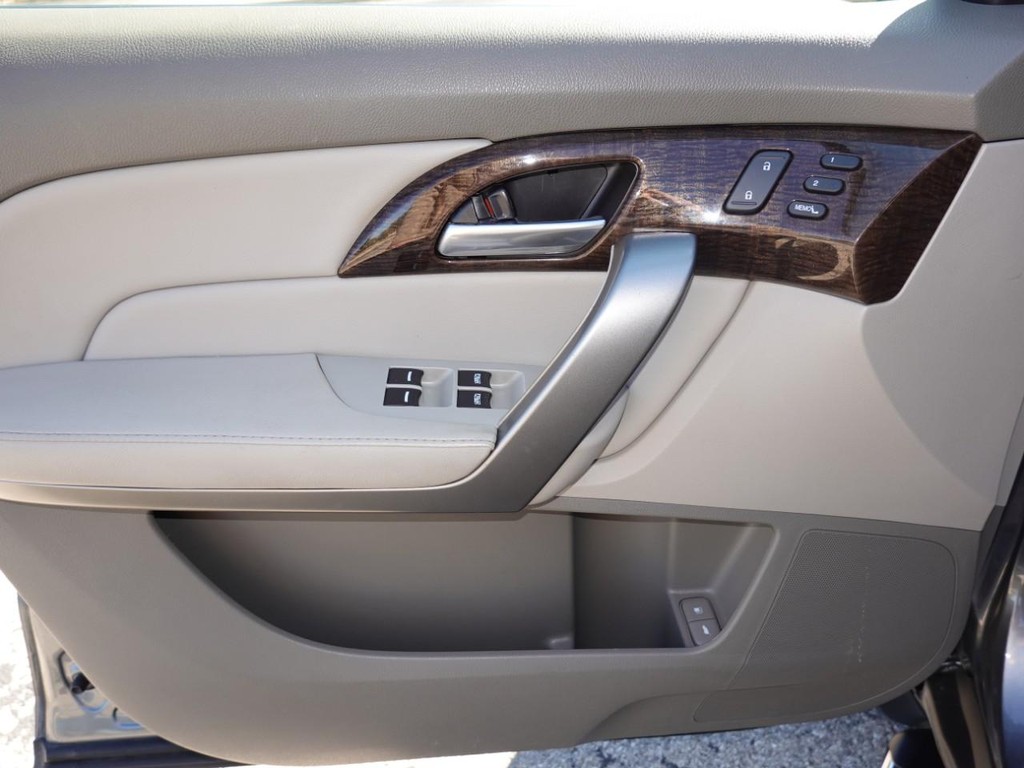 Acura MDX Vehicle Full-screen Gallery Image 19