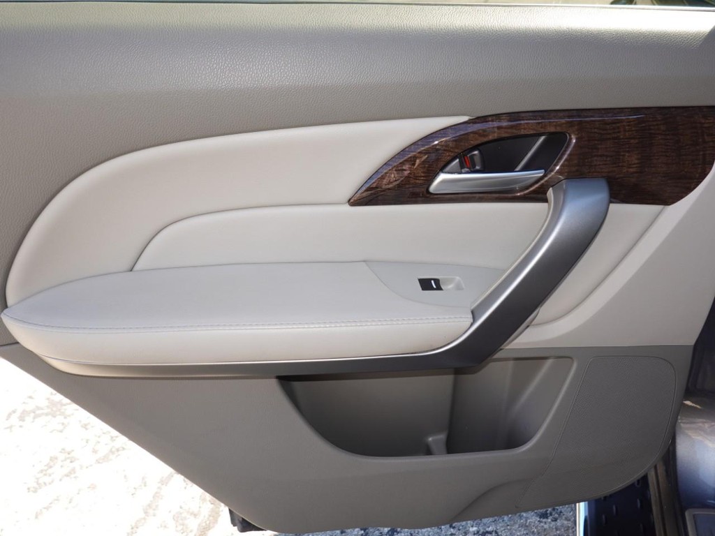 Acura MDX Vehicle Full-screen Gallery Image 21