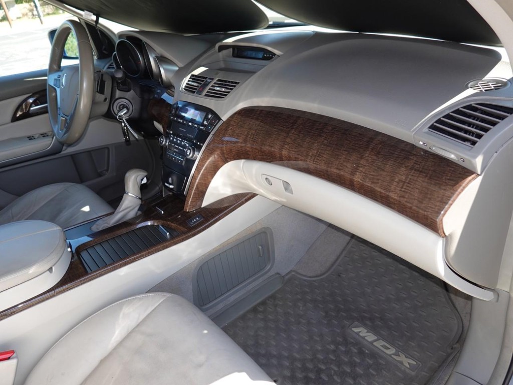 Acura MDX Vehicle Full-screen Gallery Image 23