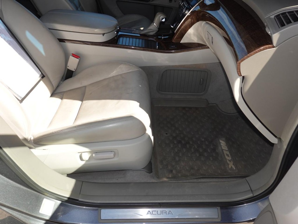 Acura MDX Vehicle Full-screen Gallery Image 24