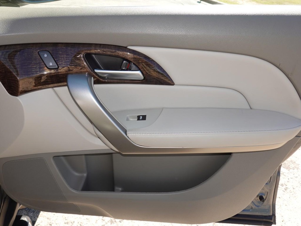 Acura MDX Vehicle Full-screen Gallery Image 25