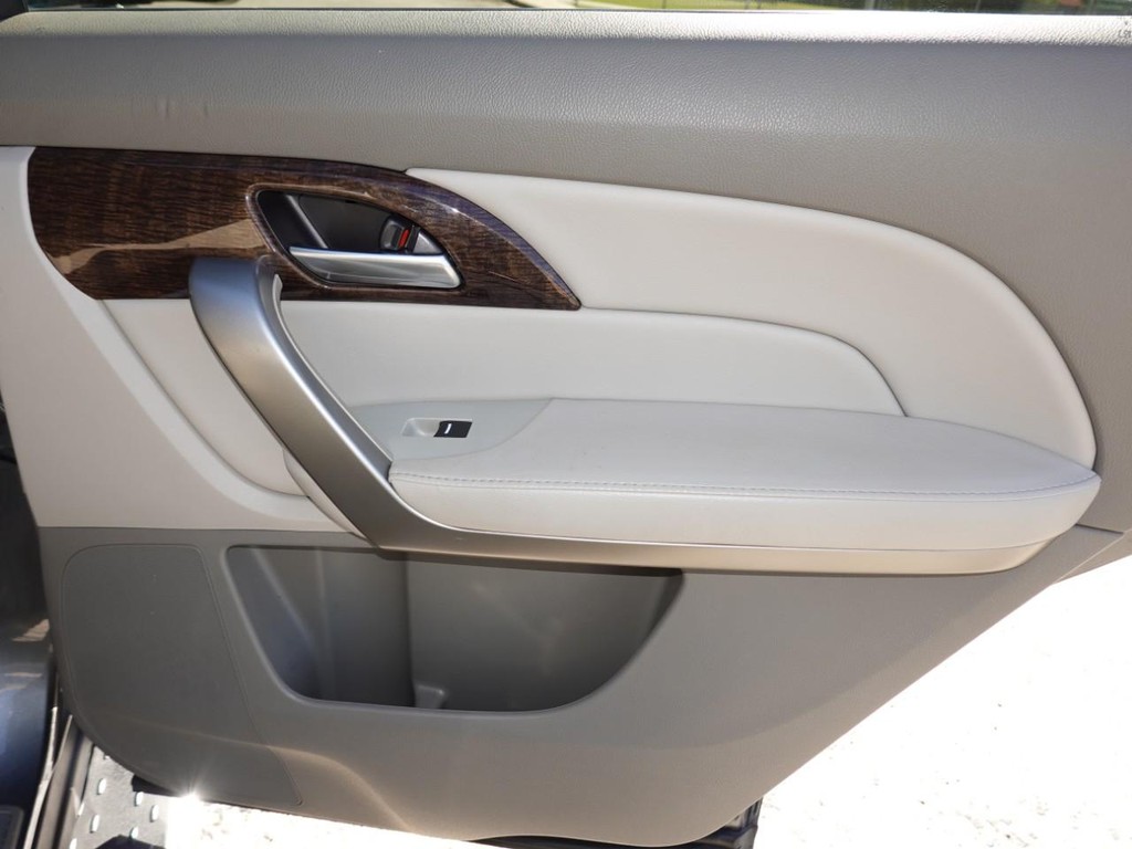 Acura MDX Vehicle Full-screen Gallery Image 27