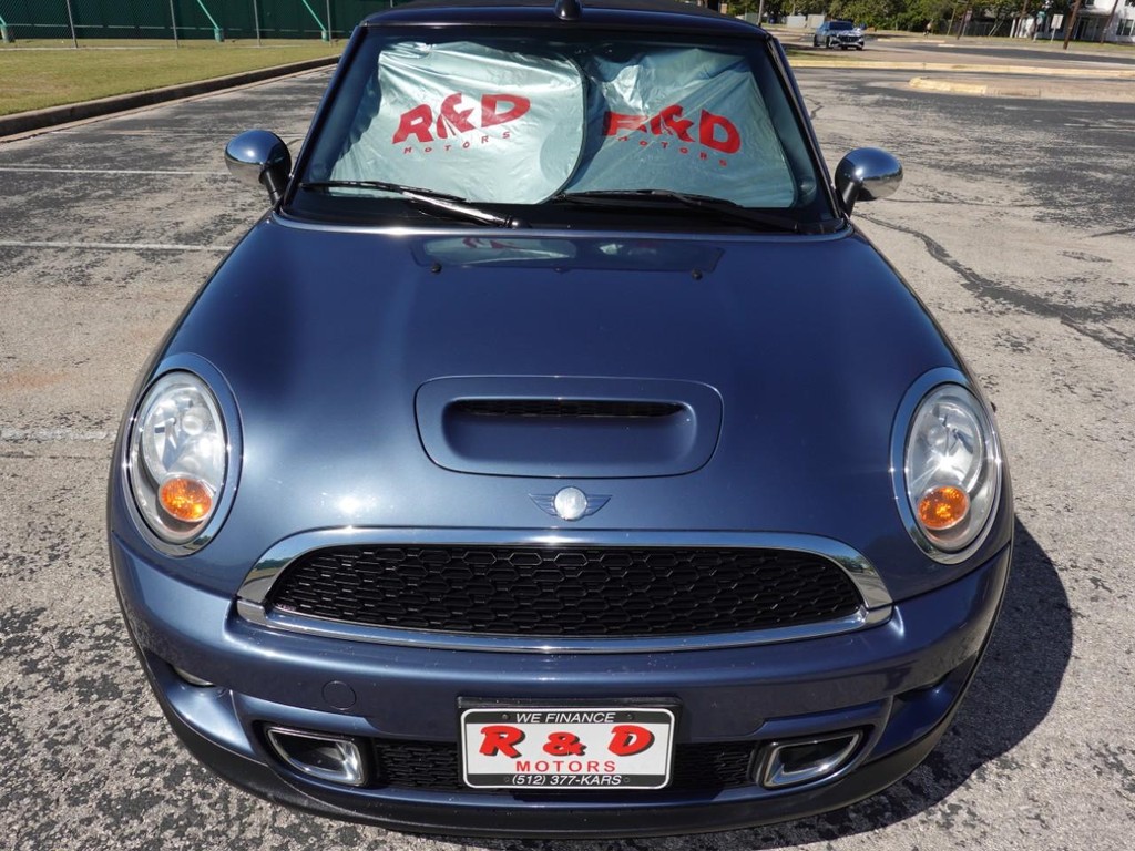 MINI Cooper Convertible Vehicle Full-screen Gallery Image 02