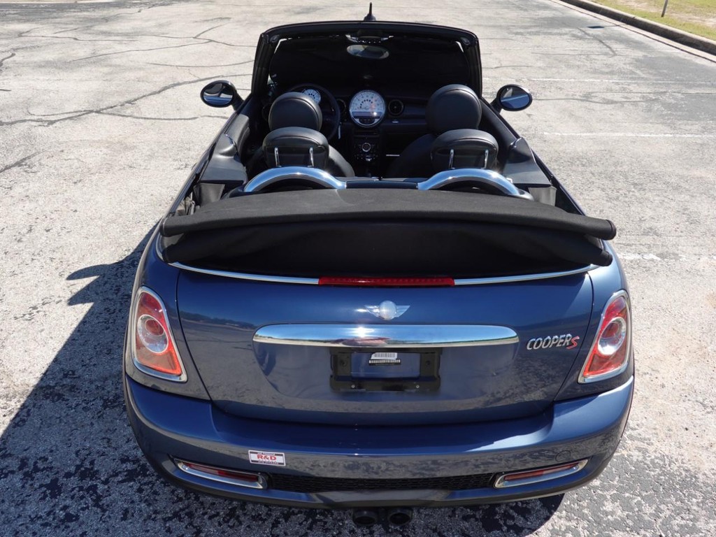 MINI Cooper Convertible Vehicle Full-screen Gallery Image 06