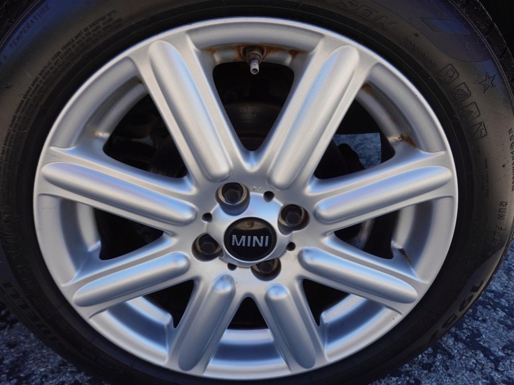 MINI Cooper Convertible Vehicle Full-screen Gallery Image 10