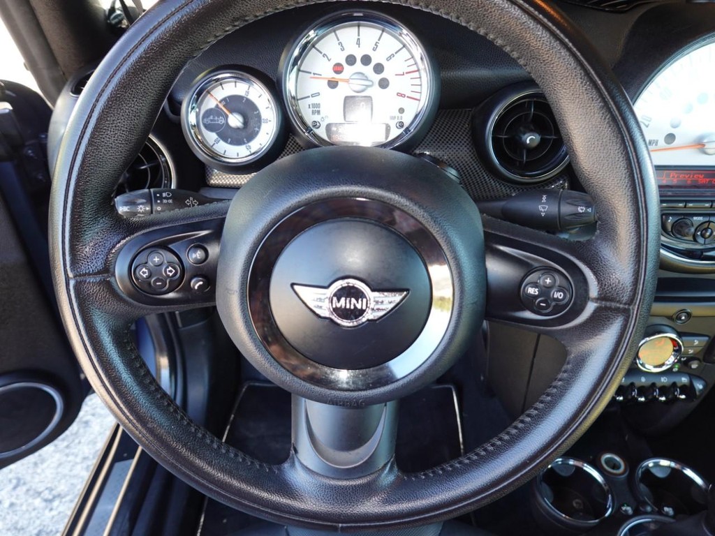 MINI Cooper Convertible Vehicle Full-screen Gallery Image 14