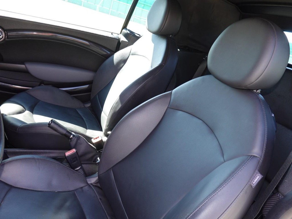 MINI Cooper Convertible Vehicle Full-screen Gallery Image 16