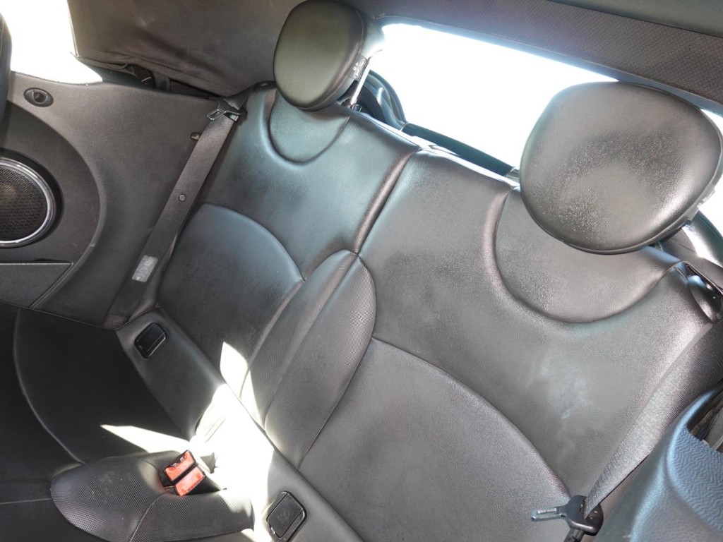 MINI Cooper Convertible Vehicle Full-screen Gallery Image 19