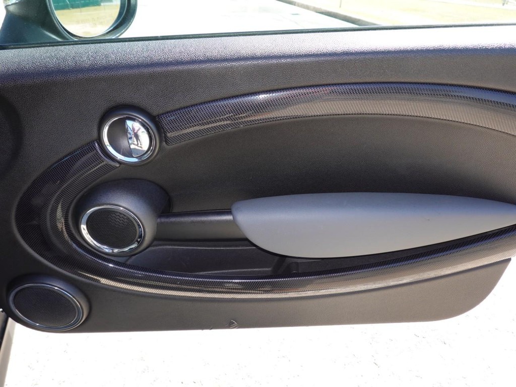 MINI Cooper Convertible Vehicle Full-screen Gallery Image 22