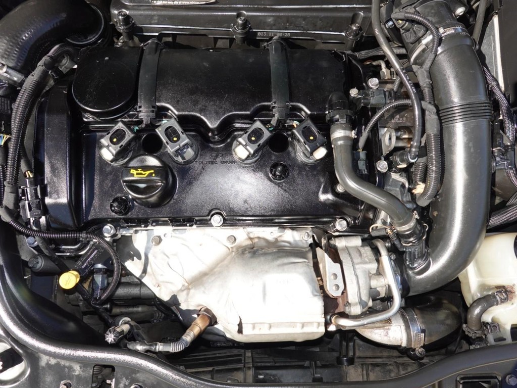 MINI Cooper Convertible Vehicle Full-screen Gallery Image 23